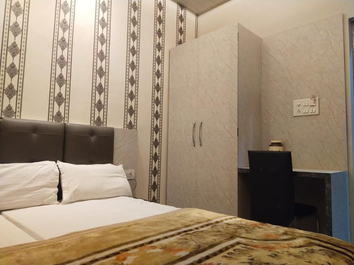 Hotel Gateway Kailash Varanasi Exteriör bild