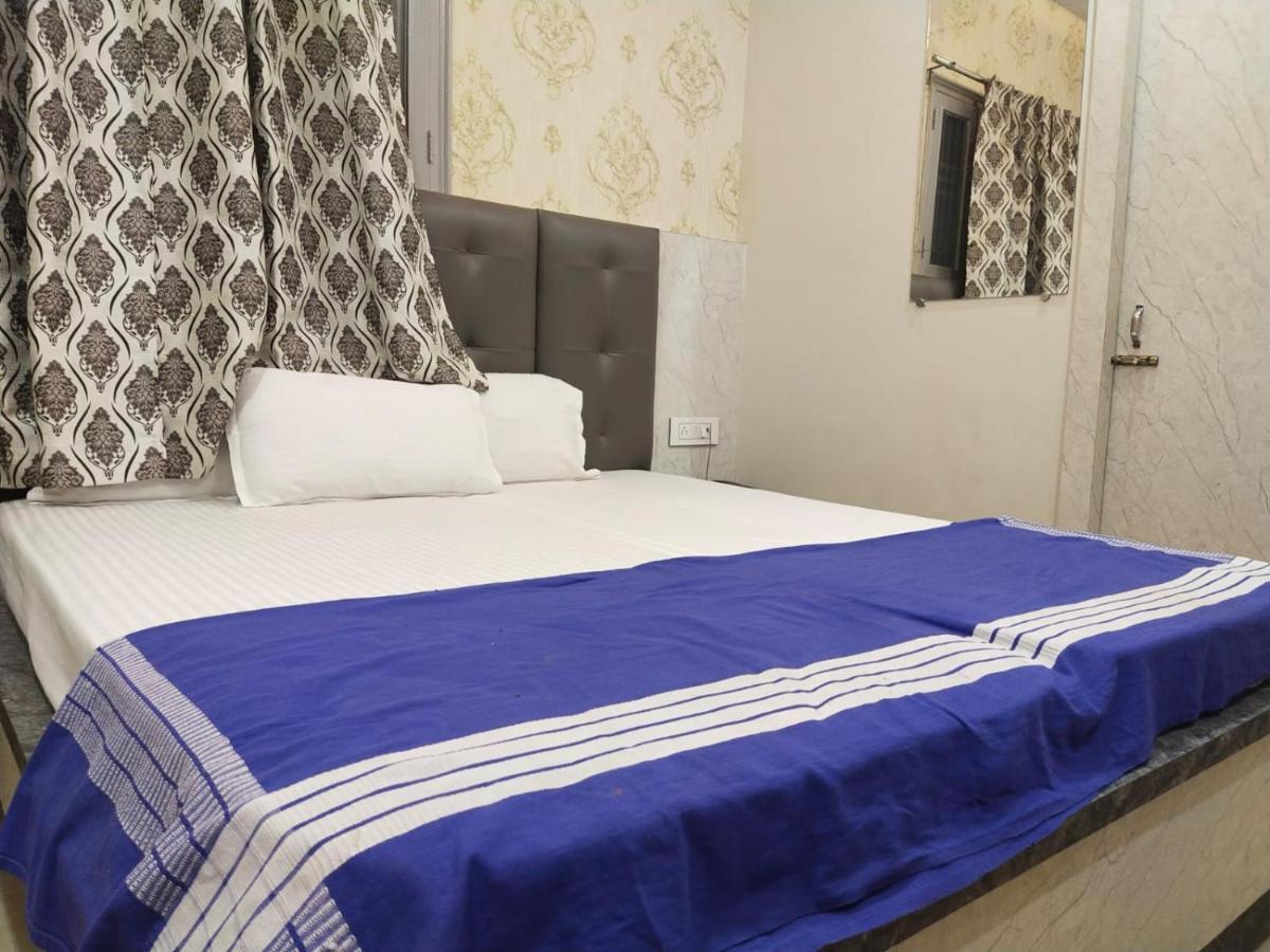Hotel Gateway Kailash Varanasi Exteriör bild