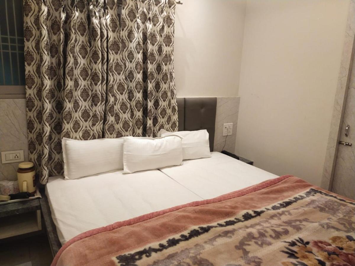 Hotel Gateway Kailash Varanasi Exteriör bild