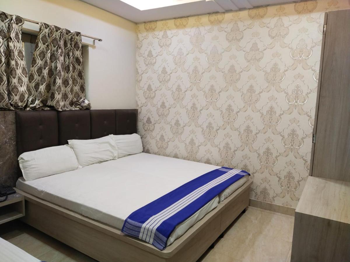 Hotel Gateway Kailash Varanasi Exteriör bild