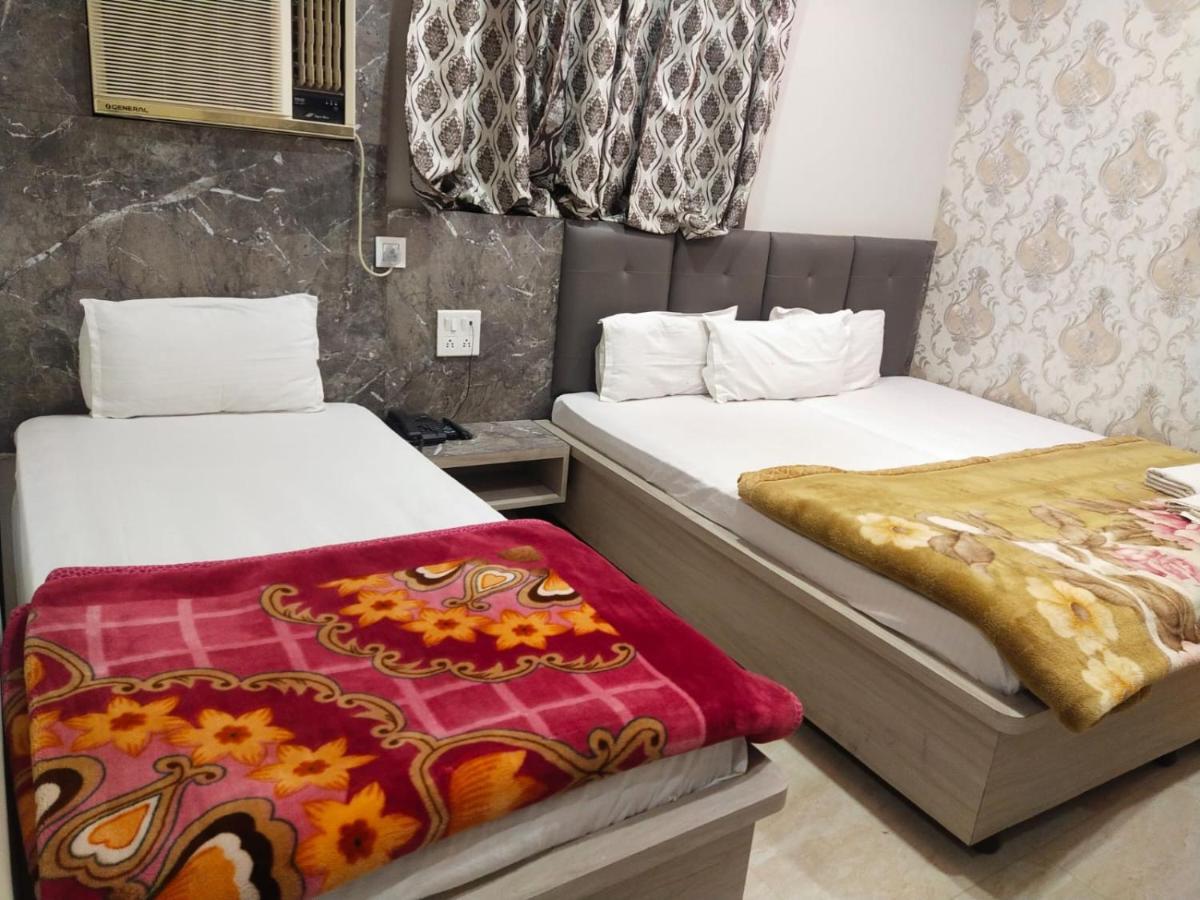 Hotel Gateway Kailash Varanasi Exteriör bild