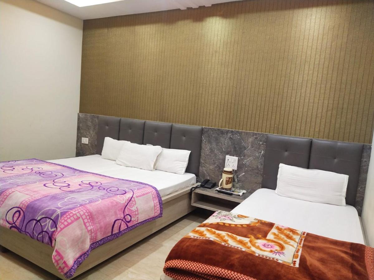 Hotel Gateway Kailash Varanasi Exteriör bild