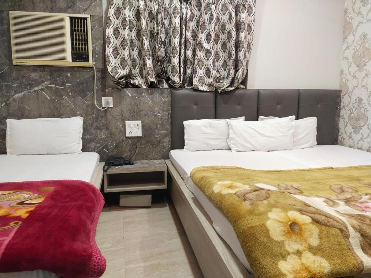 Hotel Gateway Kailash Varanasi Exteriör bild