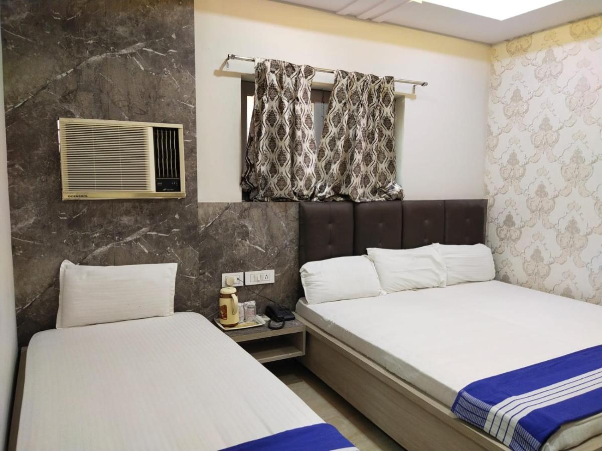Hotel Gateway Kailash Varanasi Exteriör bild