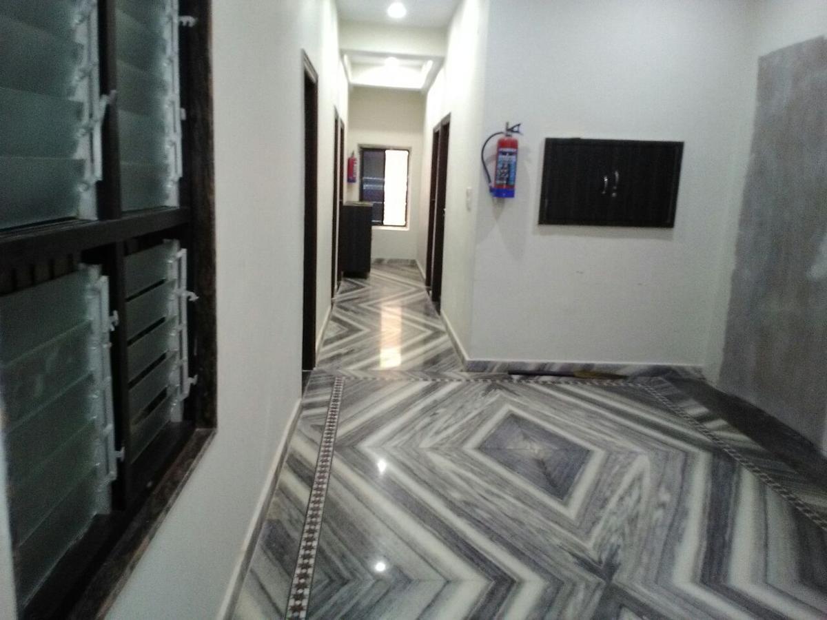 Hotel Gateway Kailash Varanasi Exteriör bild